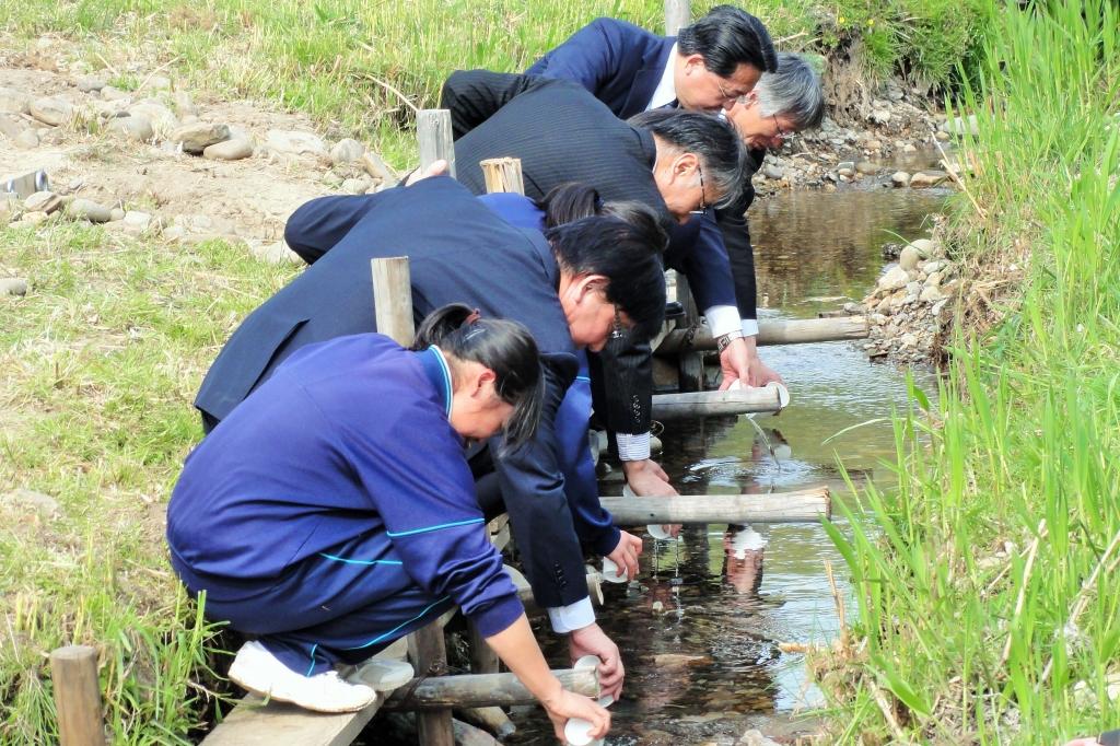 ゲンジボタルの幼虫放流