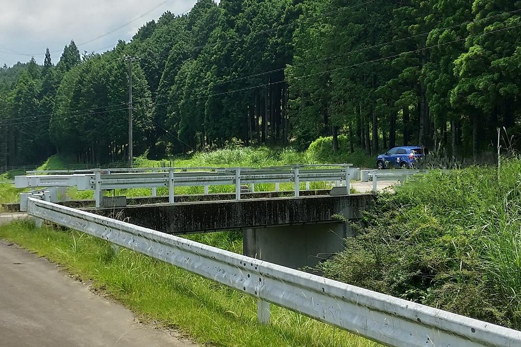 実際に観戦エリアからから見た県道333号から林間コースへのカーブ地点（撮影：7月）