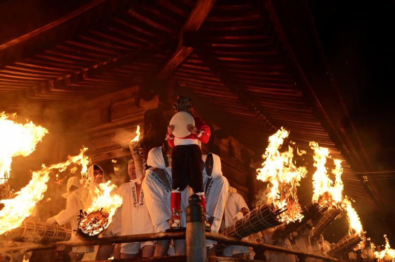 瀧山寺鬼祭り・火祭り（孫面）